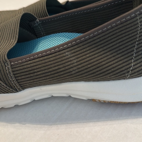 L.L  Bean Women's Green Back Cove Slip-Ons Size 8 - Picture 12 of 12